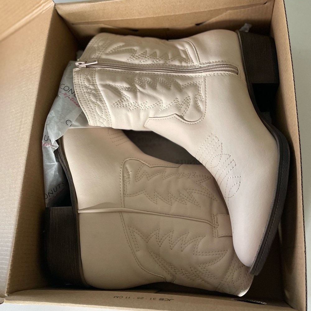 Free People Coconuts by Matisse Embroidered Vegan Boots Color Blush Size 9
